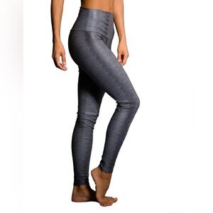 Onzie | Hot Yoga Legging in Charcoal Snake Print
